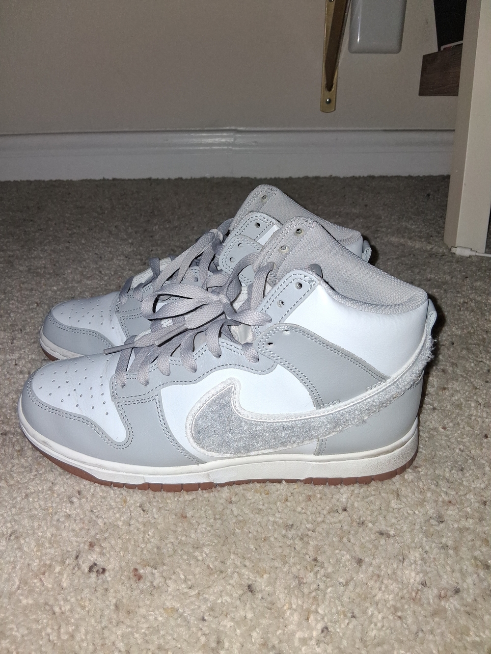 Nike Dunk Hi-Top Snearkers In Grey & White